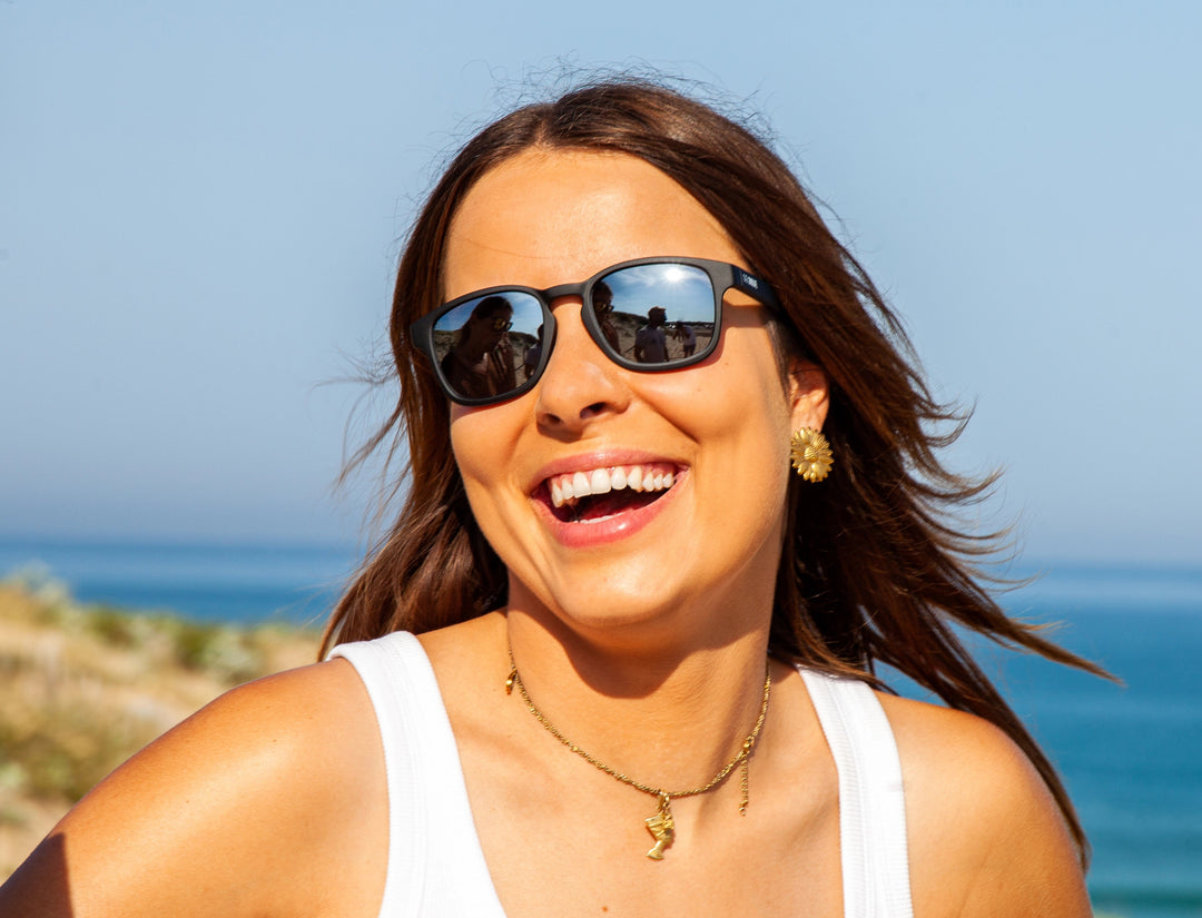 Estran Cristal 2NDLIFE portées par Carla avec soleil– lunettes de soleil polarisées pour océan et activités outdoor