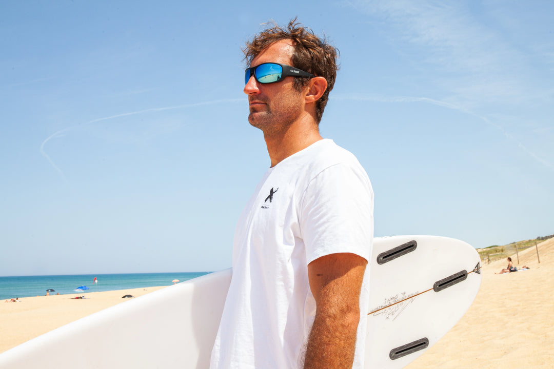 Portrait rapproché d'un homme à la plage portant les lunettes de soleil Horizon 2ndlife