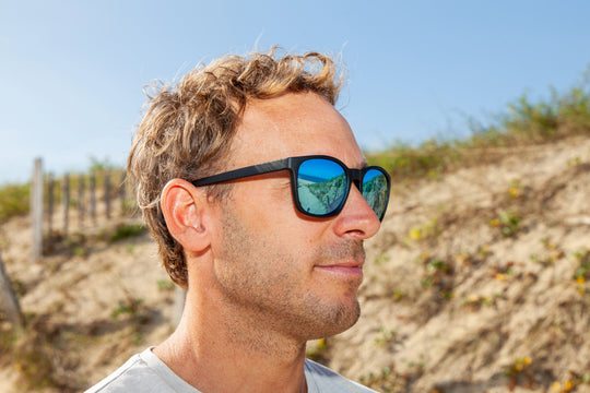 Zéphyr Iceberg 2NDLIFE portées par Baptiste avec reflet dune – lunettes de soleil polarisées pour océan et activités outdoor