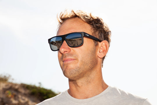 Belharra Minéral 2NDLIFE portées par Baptiste – lunettes de soleil polarisées pour océan et activités outdoor
