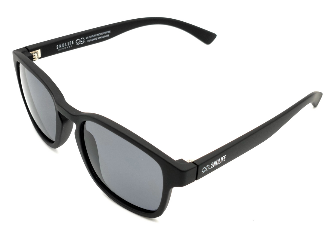 Lunettes de soleil Estran Minéral de 2NDLIFE, vue de profil, avec verres polarisés gris classique