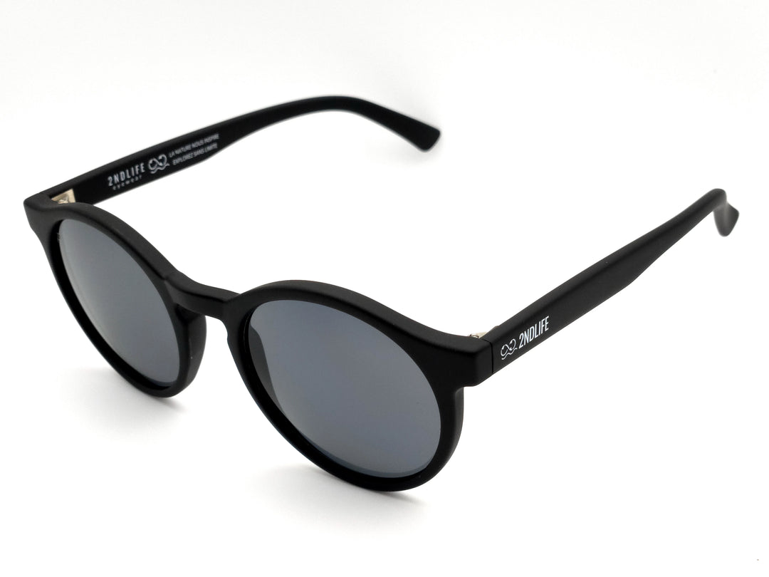 Lunettes de soleil Socoa Minéral de 2NDLIFE, vue de profil, avec verres polarisés gris classique