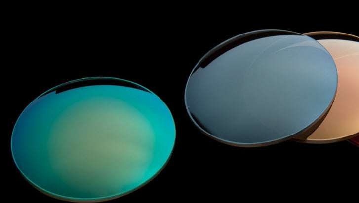Verres miroités 2NDLIFE sur fond noir — teintes Iceberg bleu, Minéral gris neutre, et Cristal miroir argent